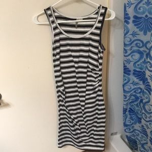 Sleeveless maternity dress